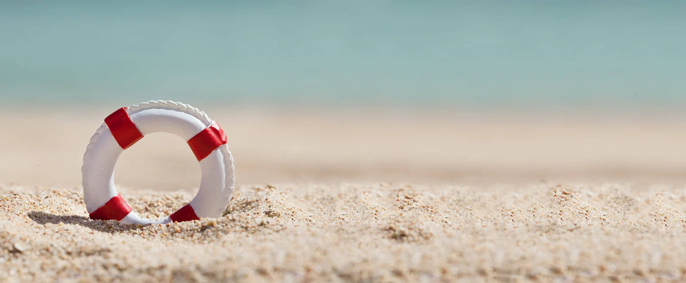 Rettungsring im Sand